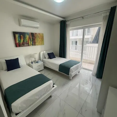 St Julian's With Terrace By Spinola -paceville Сент Джулианс